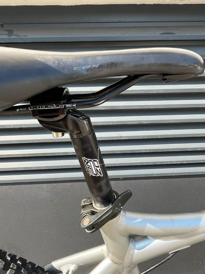 Used Univega Summit 3.0 2018 Mountainbike, Light Gray — image 12 of 17