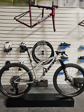 Gebrauchtes Trek Supercaliber Sram X0 EAGLE AXS 2024 Mountainbike, Hellgrau — Bild 1 von 4