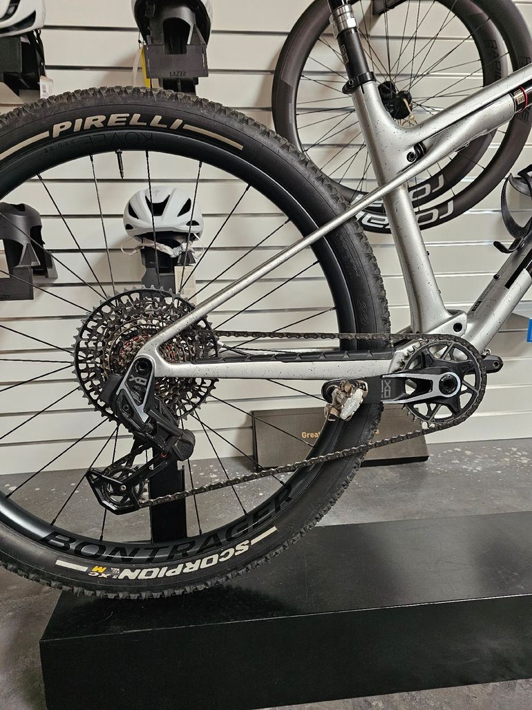 Gebrauchtes Trek Supercaliber Sram X0 EAGLE AXS 2024 Mountainbike, Hellgrau — Bild 3 von 4
