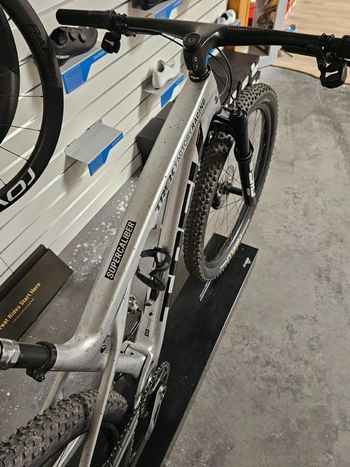 Gebrauchtes Trek Supercaliber Sram X0 EAGLE AXS 2024 Mountainbike, Hellgrau — Bild 4 von 4