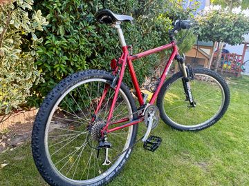 Gebrauchtes Kona Hahanna 2012 Mountainbike, Rot — Bild 2 von 12