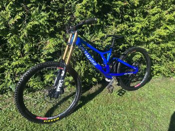 Used Specialized Demo Shimano Saint 2022 Mountainbike, Blue — image 4 of 10