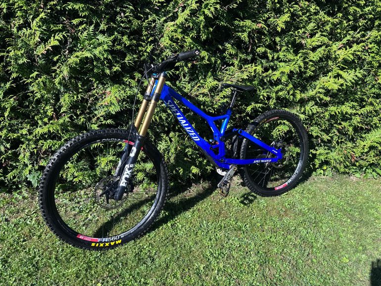 Used Specialized Demo Shimano Saint 2022 Mountainbike, Blue — image 2 of 10