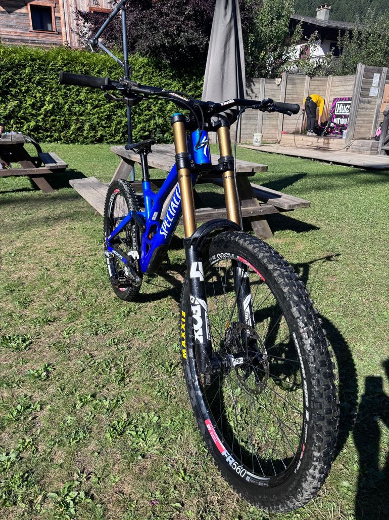 Used Specialized Demo Shimano Saint 2022 Mountainbike, Blue — image 6 of 10