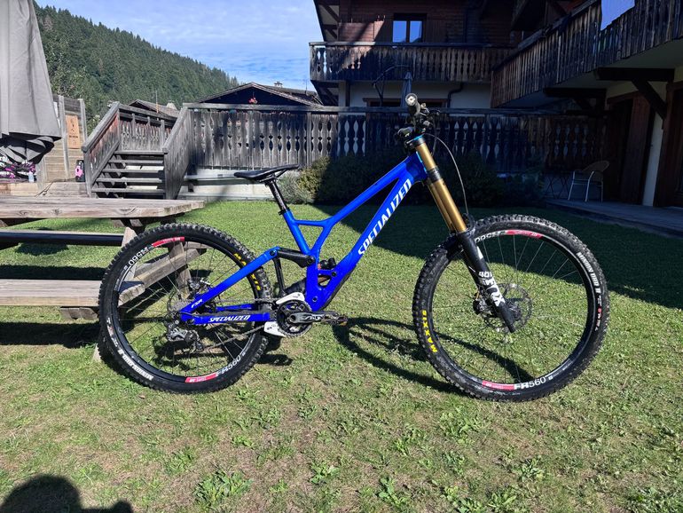 Used Specialized Demo Shimano Saint 2022 Mountainbike, Blue — image 1 of 10
