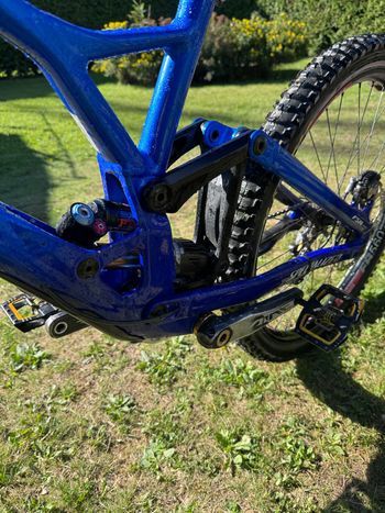 Used Specialized Demo Shimano Saint 2022 Mountainbike, Blue — image 10 of 10