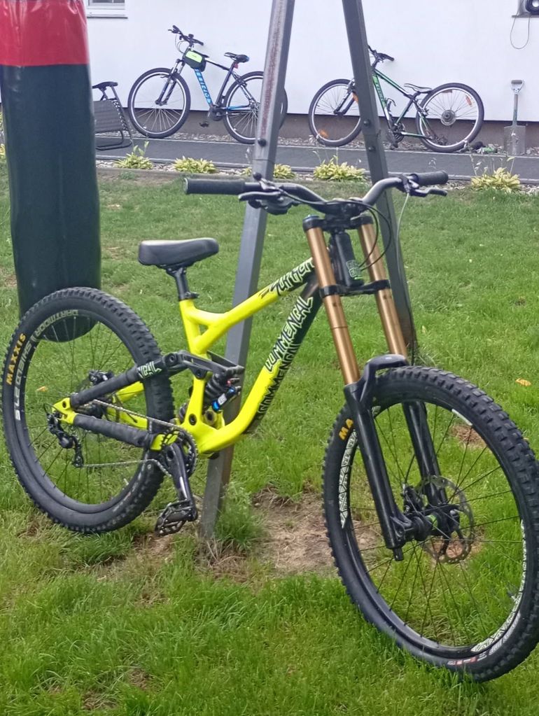 Used Commencal V3 2017 Mountainbike, Green — image 19 of 29