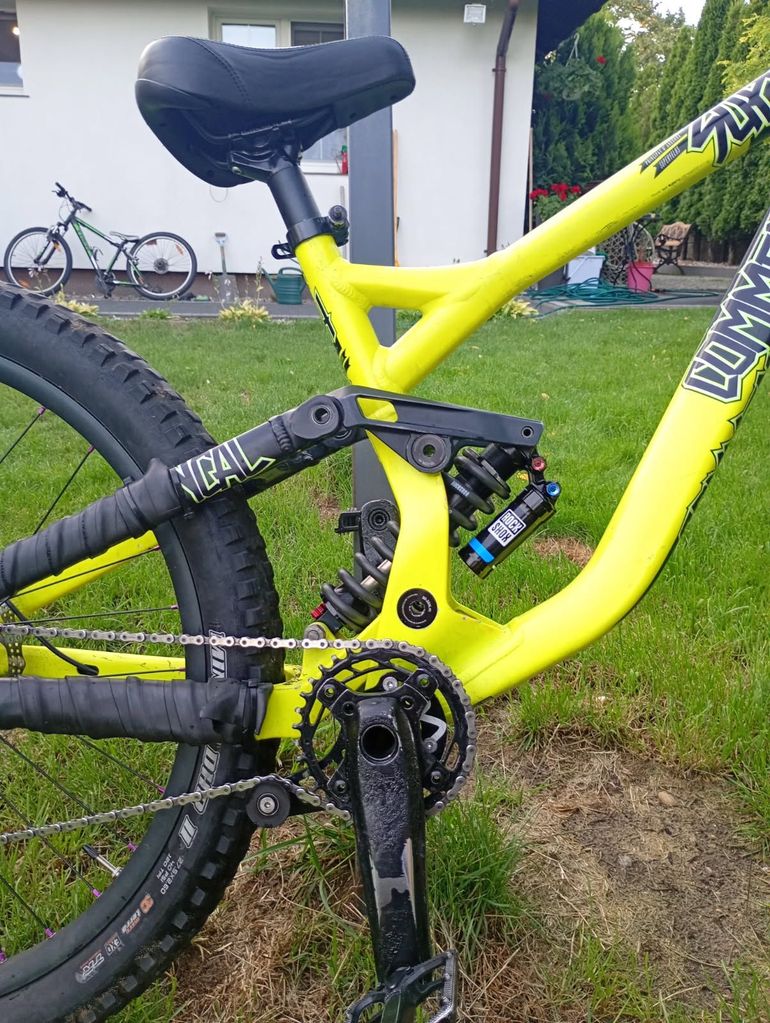 Used Commencal V3 2017 Mountainbike, Green — image 6 of 29