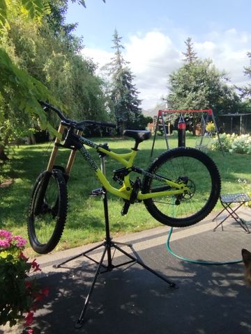 Used Commencal V3 2017 Mountainbike, Green — image 28 of 29