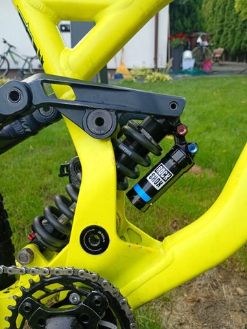 Used Commencal V3 2017 Mountainbike, Green — image 4 of 29