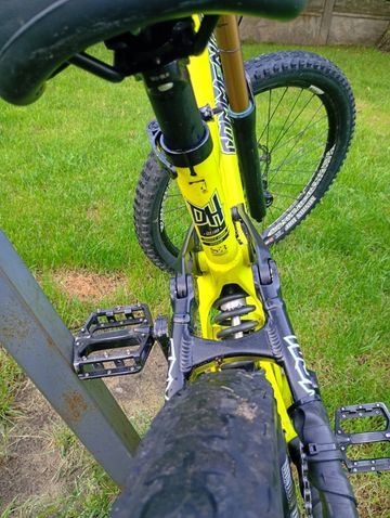 Used Commencal V3 2017 Mountainbike, Green — image 7 of 29