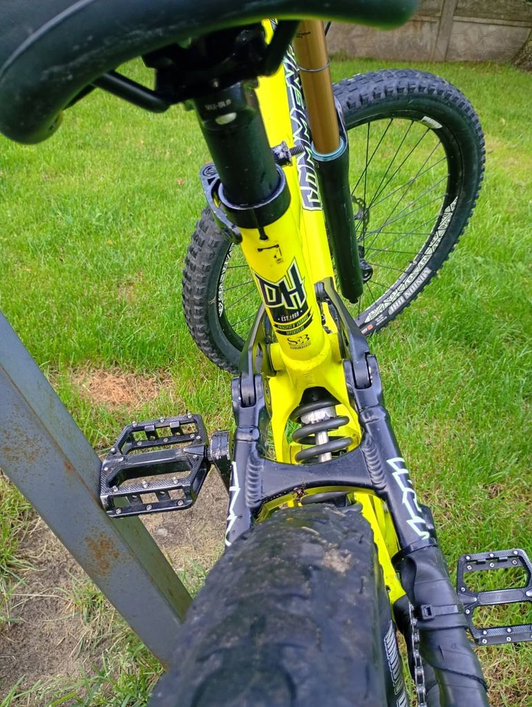 Used Commencal V3 2017 Mountainbike, Green — image 7 of 29