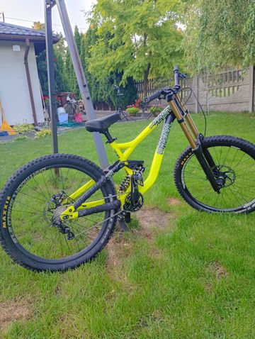Used Commencal V3 2017 Mountainbike, Green — image 1 of 29