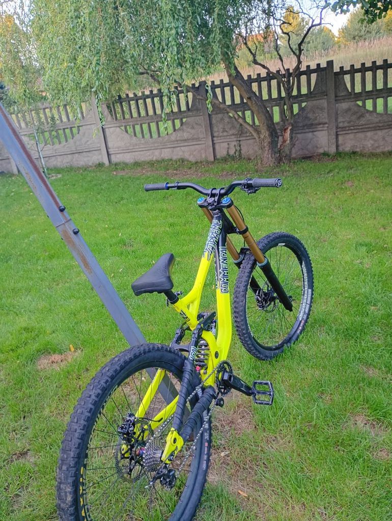 Used Commencal V3 2017 Mountainbike, Green — image 23 of 29