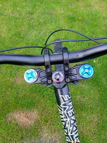 Used Commencal V3 2017 Mountainbike, Green — image 16 of 29