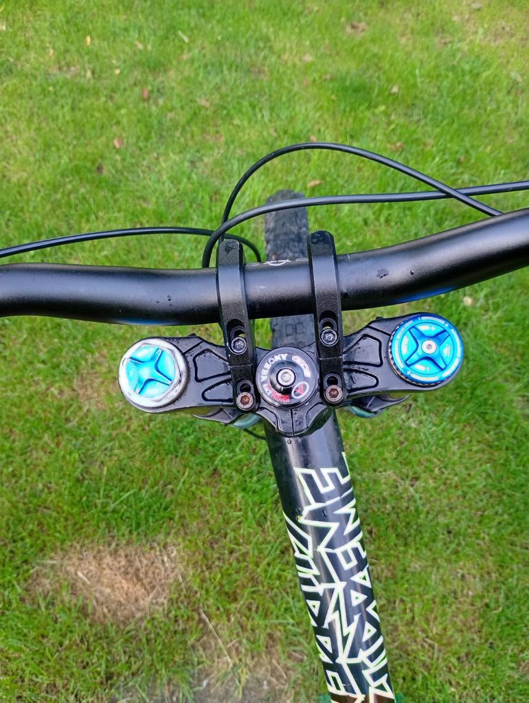 Used Commencal V3 2017 Mountainbike, Green — image 16 of 29