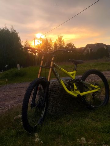 Used Commencal V3 2017 Mountainbike, Green — image 29 of 29