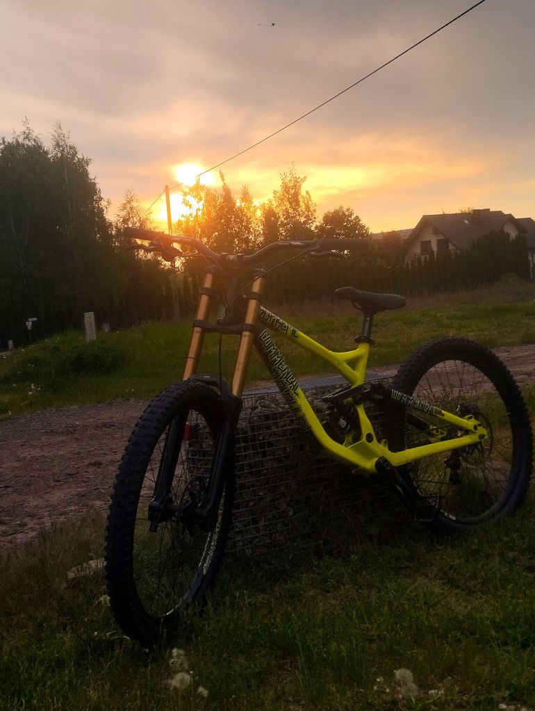 Used Commencal V3 2017 Mountainbike, Green — image 29 of 29