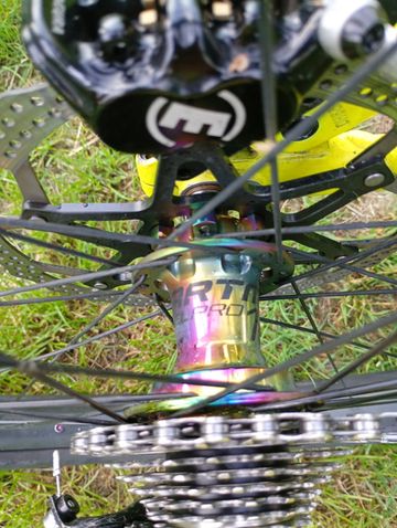 Used Commencal V3 2017 Mountainbike, Green — image 10 of 29