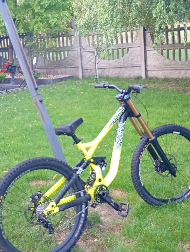 Used Commencal V3 2017 Mountainbike, Green — image 18 of 29