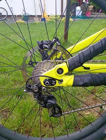 Used Commencal V3 2017 Mountainbike, Green — image 2 of 29