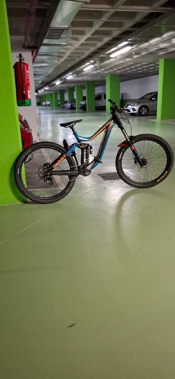 Used Giant Glory Shimano Saint 2017 Mountainbike, Blue — image 5 of 5