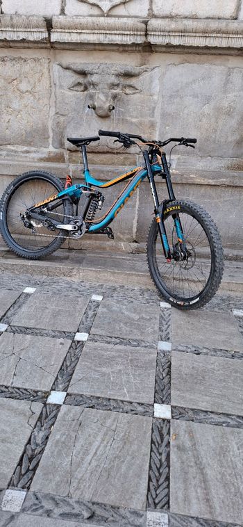 Used Giant Glory Shimano Saint 2017 Mountainbike, Blue — image 3 of 5