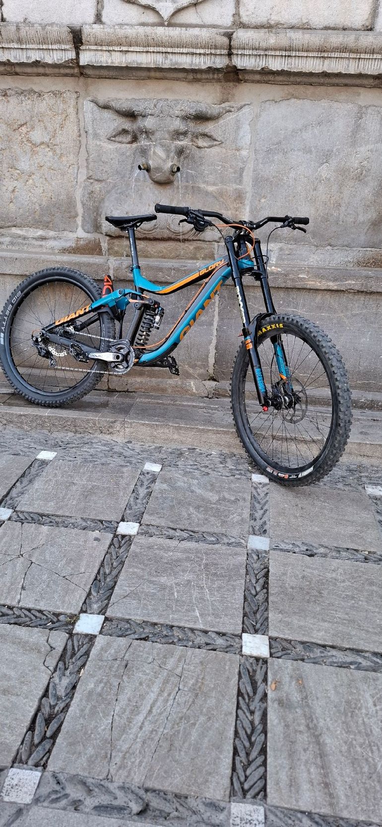 Used Giant Glory Shimano Saint 2017 Mountainbike, Blue — image 3 of 5