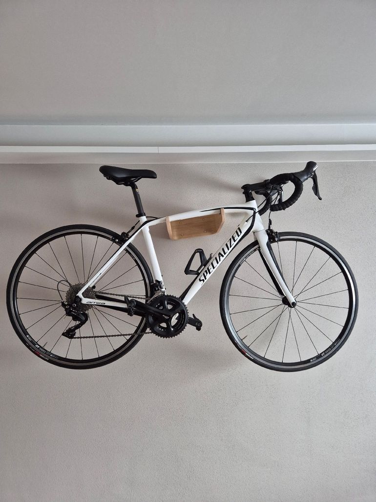 Used Specialized Amira SL4 Sport 2016 2016 Road & Gravel, White — image 1 of 7