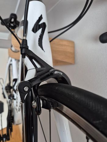 Used Specialized Amira SL4 Sport 2016 2016 Road & Gravel, White — image 6 of 7
