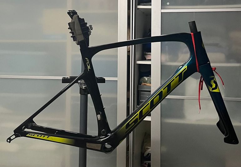 Used Scott Foil RC disc 2019 Frameset 2019 Road & Gravel, Green — image 2 of 10