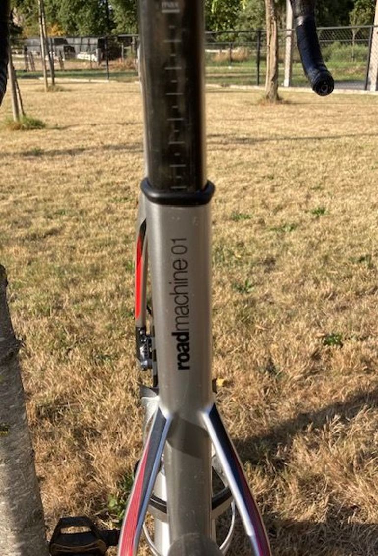 Used BMC Roadmachine 01 THREE 2018 2018 Road & Gravel — image 4 of 9