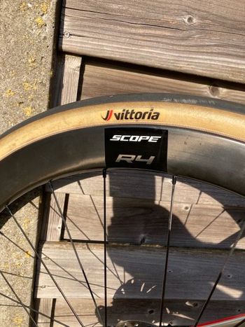 Used BMC Roadmachine 01 THREE 2018 2018 Road & Gravel — image 8 of 9