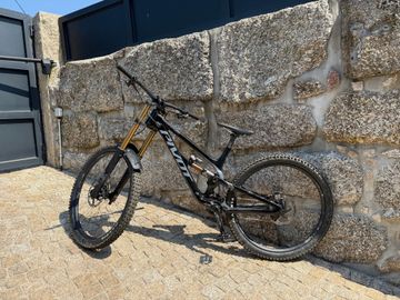 Used Pivot PHOENIX 29 Pro Saint 2024 2024 Mountainbike, Black, 29 — image 1 of 6