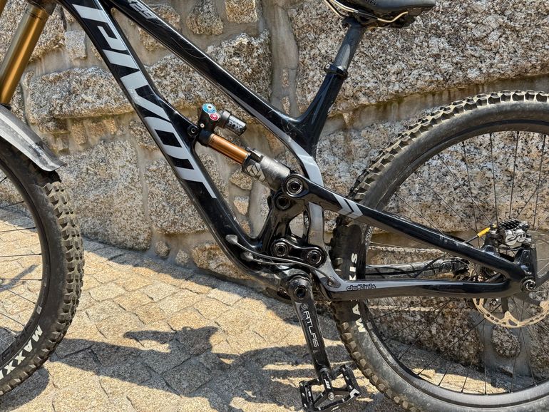 Used Pivot PHOENIX 29 Pro Saint 2024 2024 Mountainbike, Black, 29 — image 2 of 6