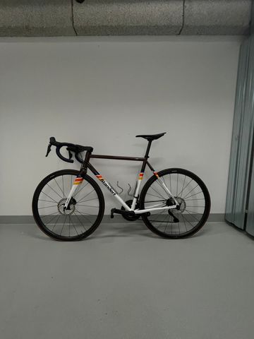 Used Standert Triebwerk Shimano Ultegra Di2 (12 Speed) 2024 Road & Gravel, White — image 1 of 8