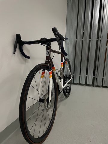 Used Standert Triebwerk Shimano Ultegra Di2 (12 Speed) 2024 Road & Gravel, White — image 3 of 8