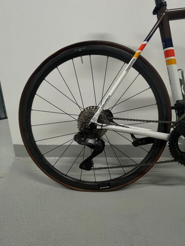 Used Standert Triebwerk Shimano Ultegra Di2 (12 Speed) 2024 Road & Gravel, White — image 7 of 8