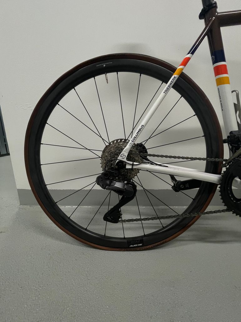 Used Standert Triebwerk Shimano Ultegra Di2 (12 Speed) 2024 Road & Gravel, White — image 7 of 8