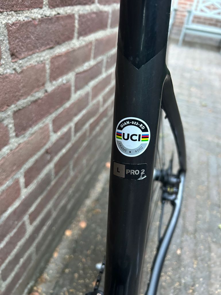 Used Giant Defy Shimano Ultegra Di2 (12 Speed) 2022 Road & Gravel, Black — image 7 of 7