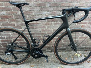 Used Giant Defy Shimano Ultegra Di2 (12 Speed) 2022 Road & Gravel, Black — image 1 of 7