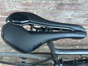 Used Giant Defy Shimano Ultegra Di2 (12 Speed) 2022 Road & Gravel, Black — image 6 of 7