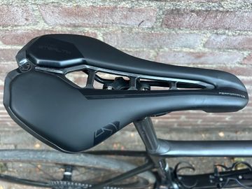 Used Giant Defy Shimano Ultegra Di2 (12 Speed) 2022 Road & Gravel, Black — image 6 of 7