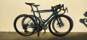 Cannondale Bicicleta Cannondale Supersix EVO Hi-MOD Disc Ultegra Di2 2023 Road & Gravel d'occasion