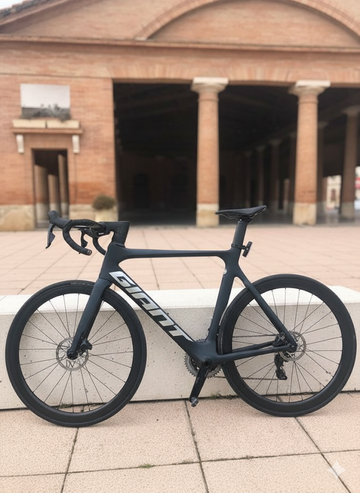 Used Giant Propel Advanced Pro Disc 1 2022 2022 Road & Gravel, Black — image 7 of 8