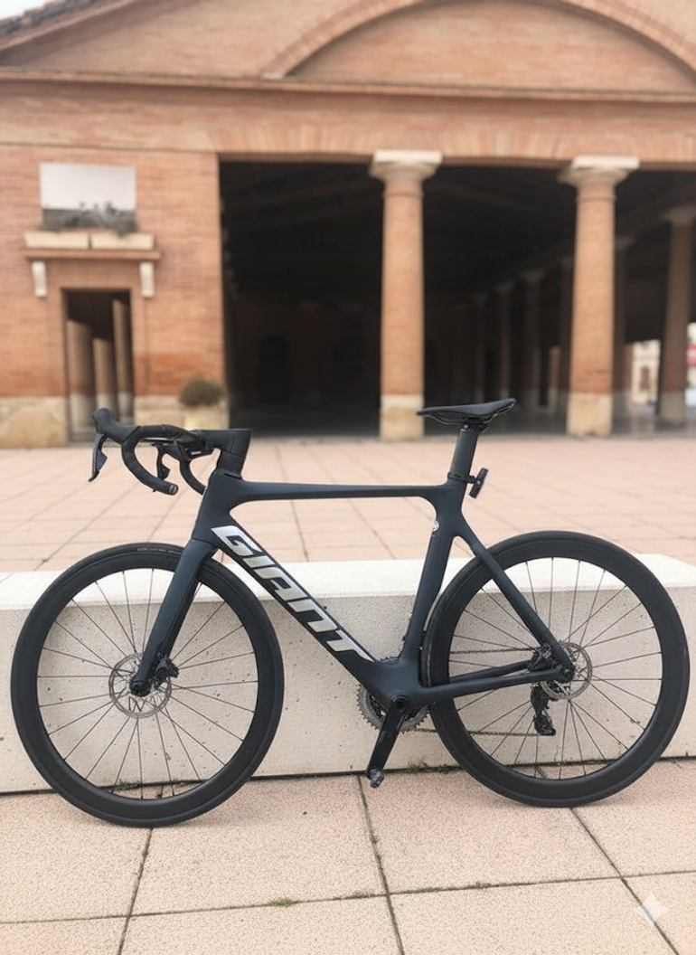 Used Giant Propel Advanced Pro Disc 1 2022 2022 Road & Gravel, Black — image 7 of 8
