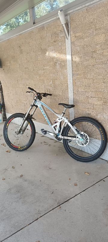 Brugt Mondraker Summum Pro Team Dh 2012 Mountainbike — billede 2 af 9