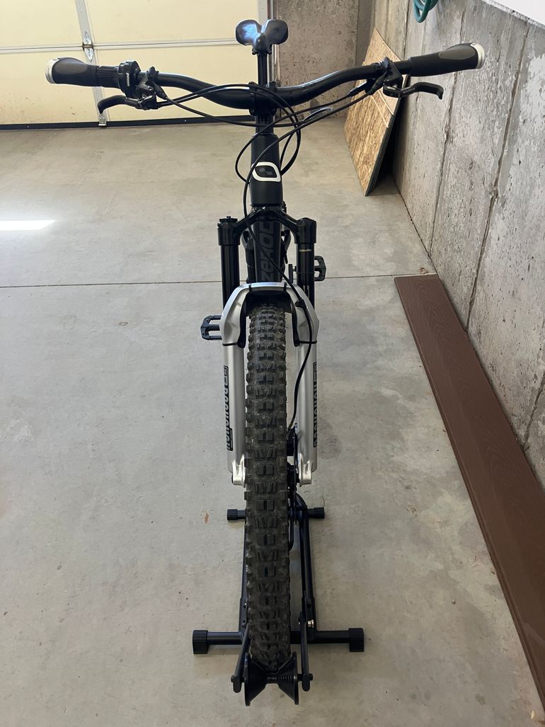 Used Zerode Taniwha Pinion C-Line Gearbox 2021 Mountainbike, Light Gray — image 3 of 12