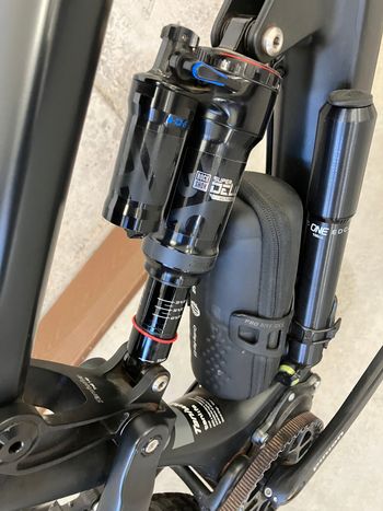 Used Zerode Taniwha Pinion C-Line Gearbox 2021 Mountainbike, Light Gray — image 8 of 12