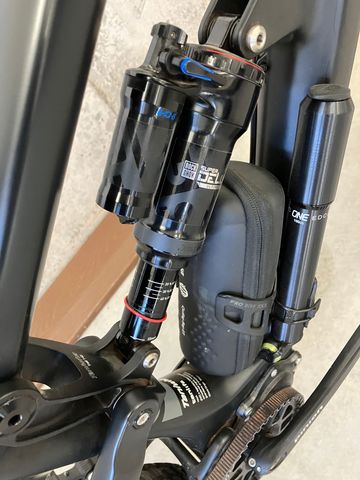 Used Zerode Taniwha Pinion C-Line Gearbox 2021 Mountainbike, Light Gray — image 8 of 12